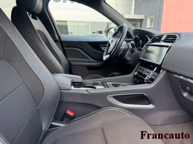JAGUAR F-Pace usata, con Boardcomputer