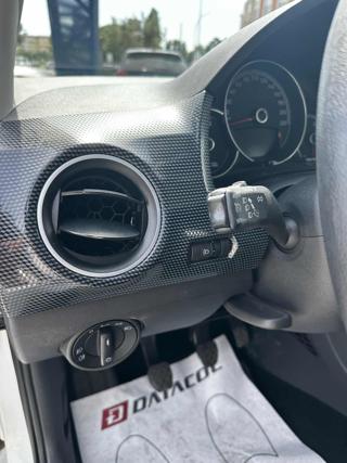 VOLKSWAGEN up! usata, con Park Distance Control