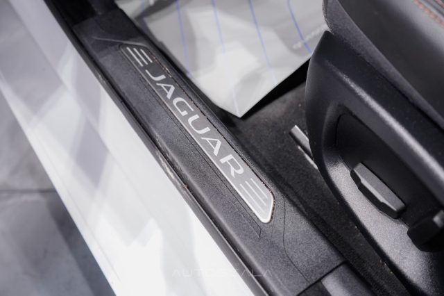 JAGUAR XE usata, con Cruise Control