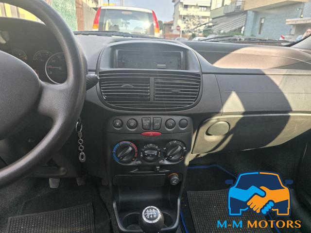 FIAT Punto usata 8