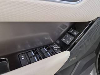 LAND ROVER Range Rover Velar usata, con Sedile posteriore sdoppiato