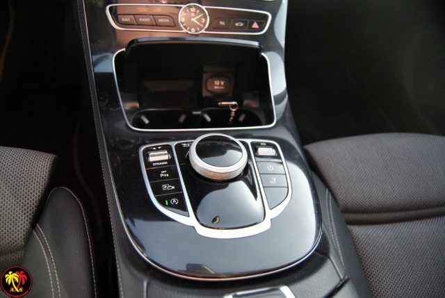 MERCEDES-BENZ E 220 usata, con Leve al volante