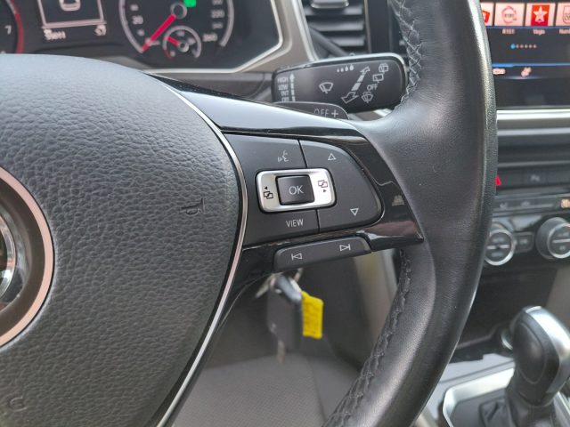 VOLKSWAGEN T-Roc usata, con Leve al volante