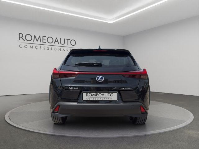 LEXUS UX 250h usata, con Autoradio