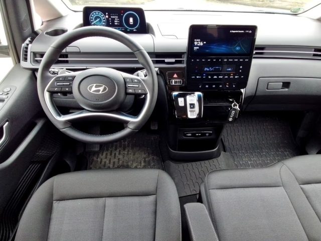 HYUNDAI Staria usata, con Boardcomputer