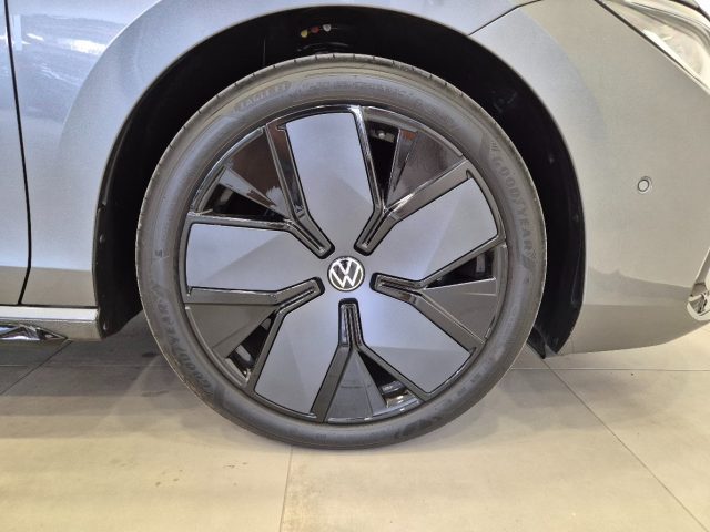 VOLKSWAGEN Passat usata, con Autoradio