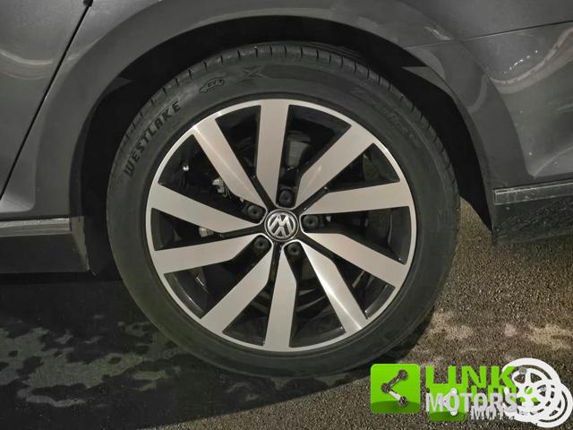 VOLKSWAGEN Passat usata 33