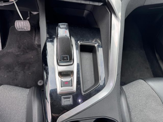 PEUGEOT 5008 usata, con Sistema di navigazione