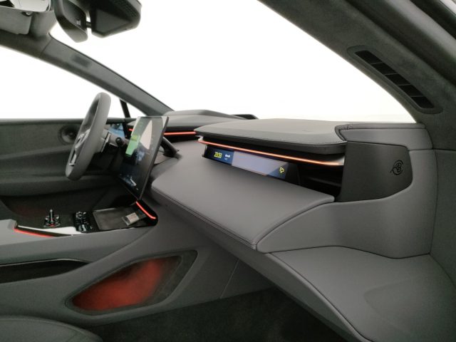LOTUS Emeya usata, con Portellone posteriore elettrico