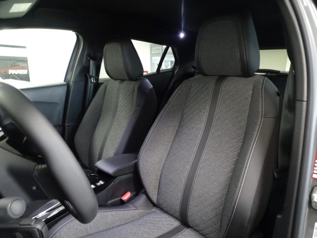 PEUGEOT 2008 usata, con Sedile posteriore sdoppiato