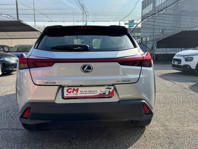 LEXUS UX 250h usata, con Cerchi in lega