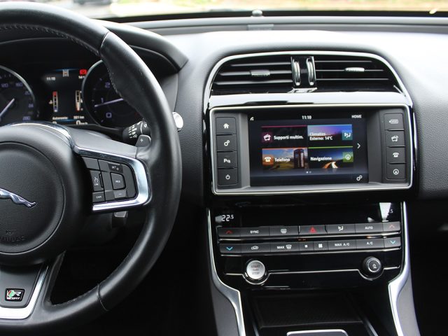 JAGUAR XE usata, con Interni in pelle