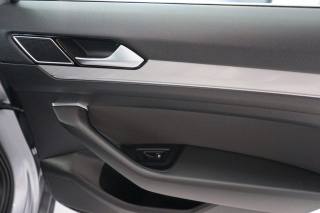 VOLKSWAGEN Passat Variant usata, con Supporto lombare