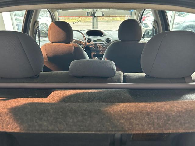 TOYOTA Yaris usata, con Sedile posteriore sdoppiato