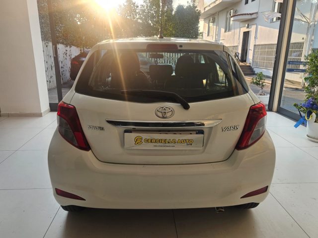 TOYOTA Yaris usata, con Alzacristalli elettrici