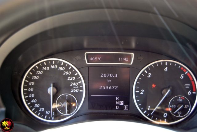 MERCEDES-BENZ A 180 usata, con Chiusura centralizzata