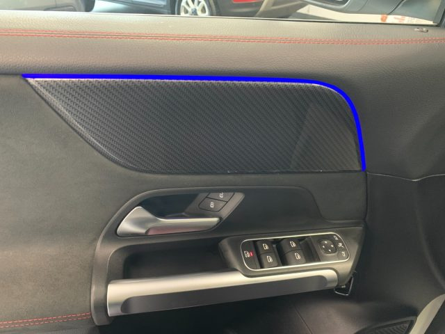 MERCEDES-BENZ GLB 200 usata, con Hill holder