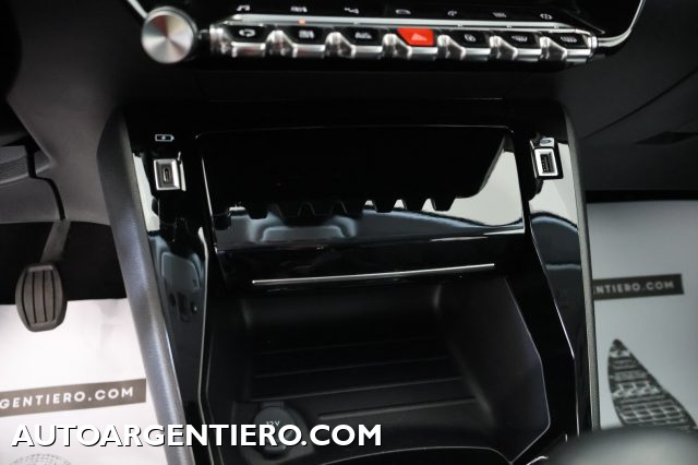 PEUGEOT 208 usata, con Volante in pelle