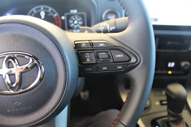 TOYOTA Yaris usata, con Autoradio digitale