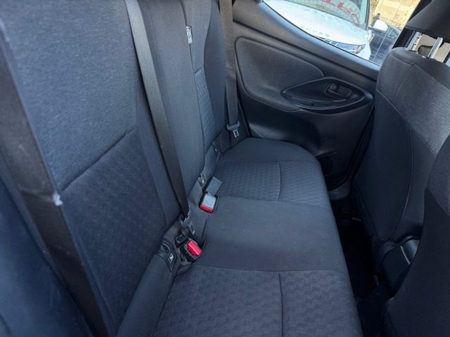 TOYOTA Yaris usata, con Fari LED