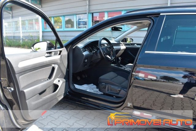 VOLKSWAGEN Passat Variant usata, con Airbag
