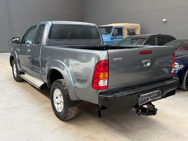 TOYOTA Hilux usata, con Cerchi in lega