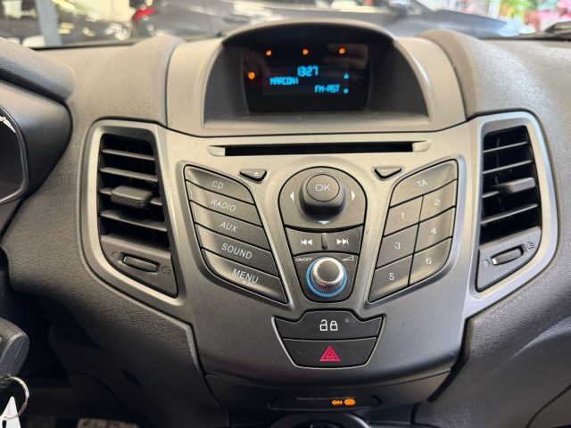 FORD Fiesta usata, con USB