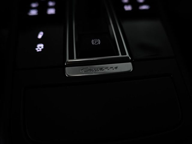 PORSCHE Cayenne usata, con Autoradio digitale