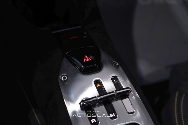FERRARI SF90 usata 28