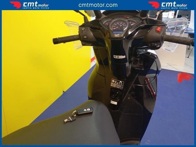 HONDA SH 300 i usata 8