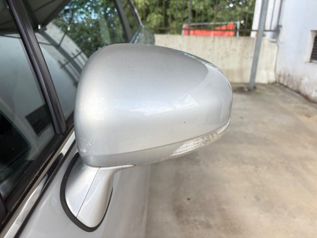 TOYOTA Avensis usata, con Bluetooth