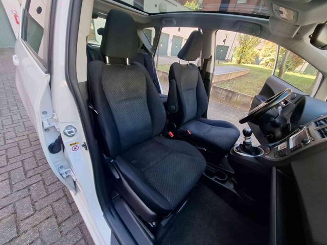 TOYOTA Verso-S usata, con ESP