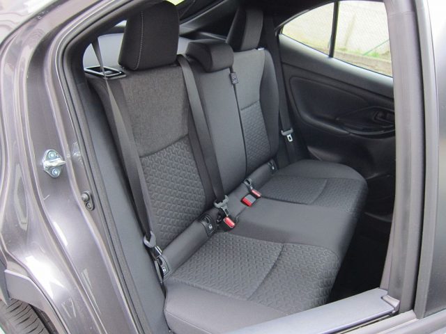 TOYOTA Yaris Cross usata, con Sedile posteriore sdoppiato