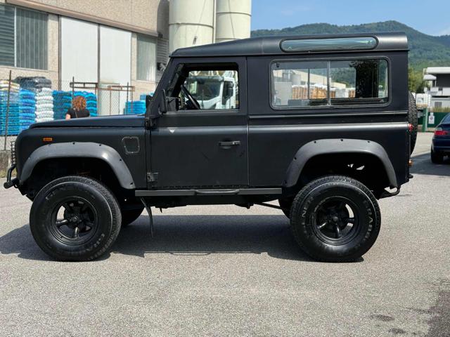 LAND ROVER Defender usata 2