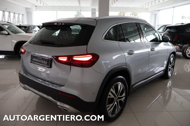 MERCEDES-BENZ GLA 180 usata, con Luci diurne