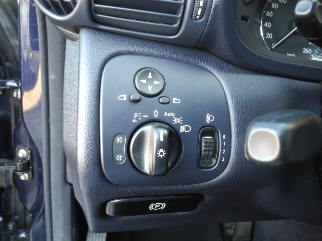 MERCEDES-BENZ C 220 usata, con Divisori per bagagliaio