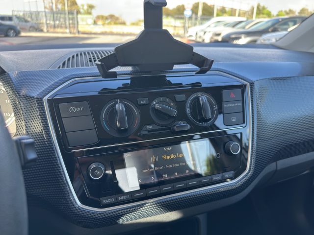 VOLKSWAGEN up! usata 9