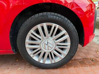 VOLKSWAGEN up! usata, con Sensori di parcheggio posteriori