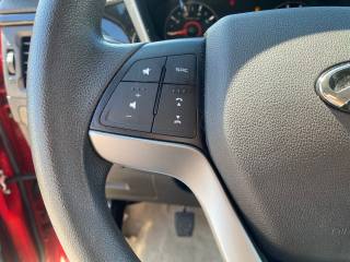 MAHINDRA KUV100 usata, con Autoradio