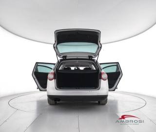 VOLKSWAGEN Passat usata 6