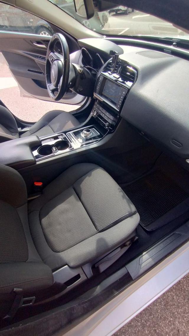 JAGUAR XE usata, con Airbag testa