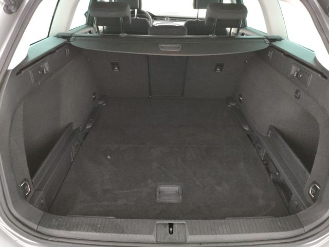 VOLKSWAGEN Passat Variant usata, con Volante in pelle