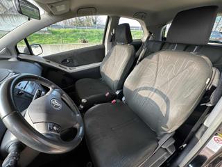 TOYOTA Yaris usata, con Airbag testa