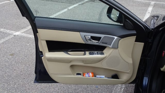 JAGUAR XF usata, con Specchietto retrovisore con funzione antiabbagliamento