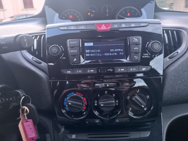 LANCIA Ypsilon usata, con USB