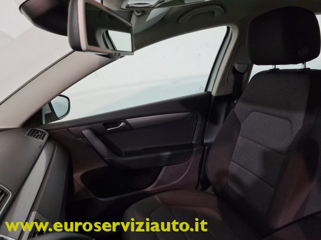 VOLKSWAGEN Passat usata 37