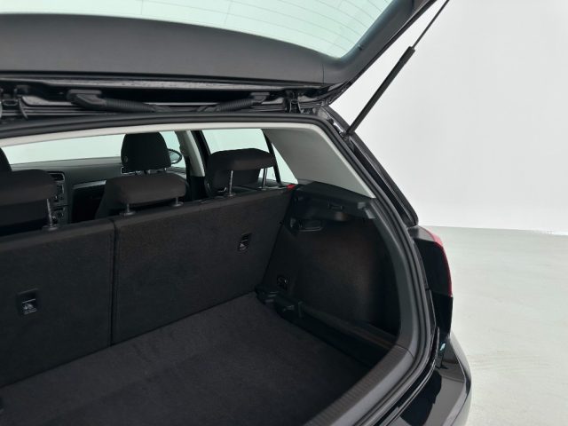 VOLKSWAGEN Golf usata, con Park Distance Control