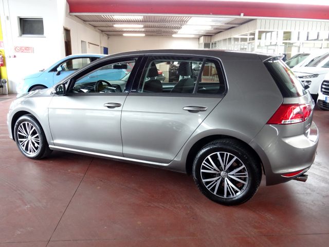 VOLKSWAGEN Golf usata, con Autoradio