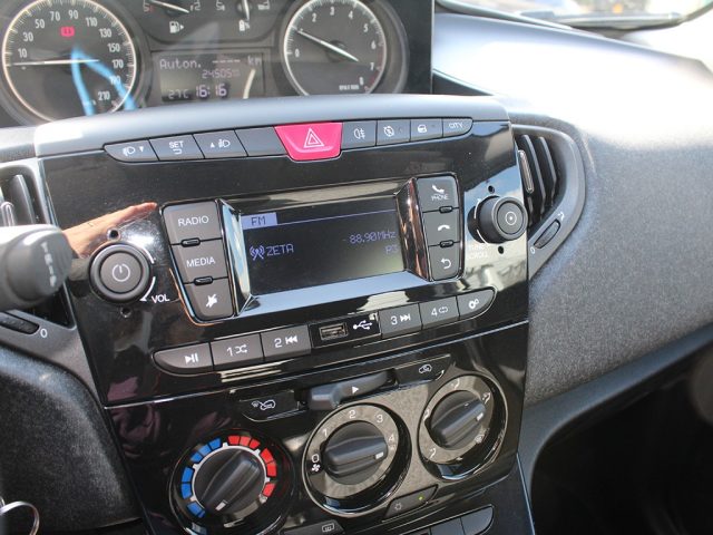 LANCIA Ypsilon usata, con Bluetooth