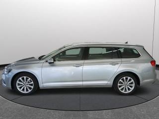 VOLKSWAGEN Passat Variant usata, con Fari LED